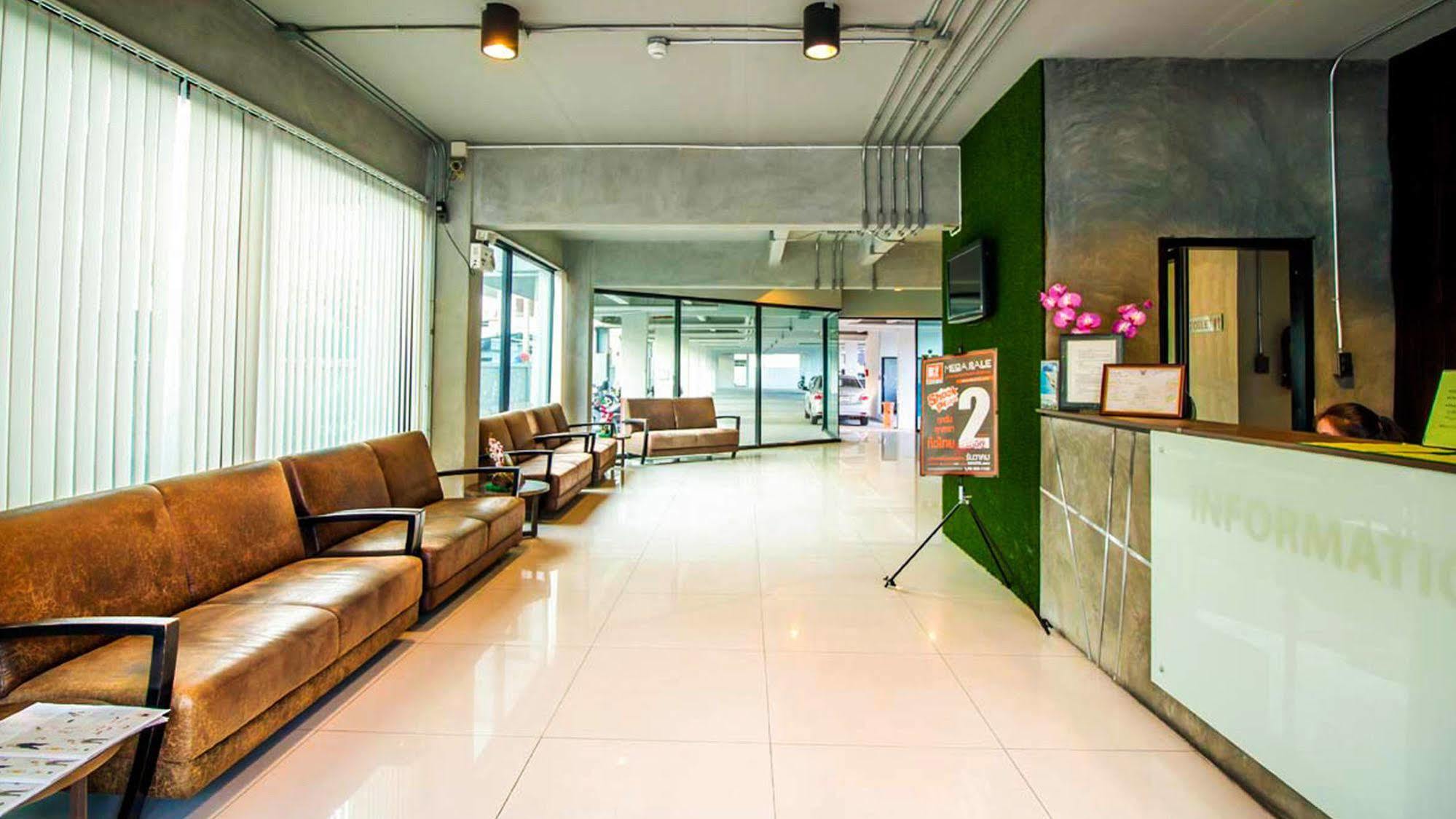 B2 Green Boutique And Budget Hotel Chiang Mai Esterno foto